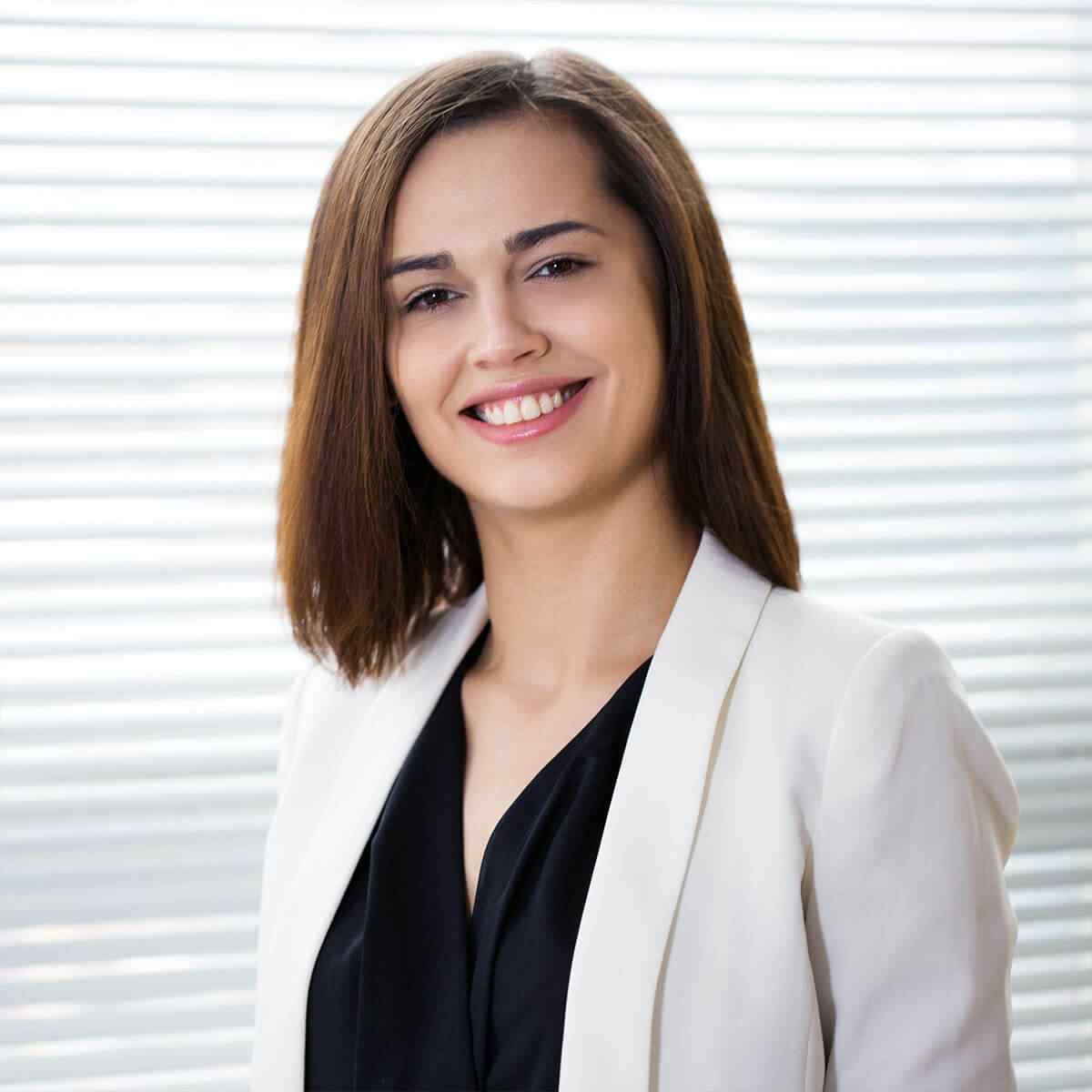 https://soytellycunninghamm.com/wp-content/uploads/2018/01/img-team-member-02.jpg